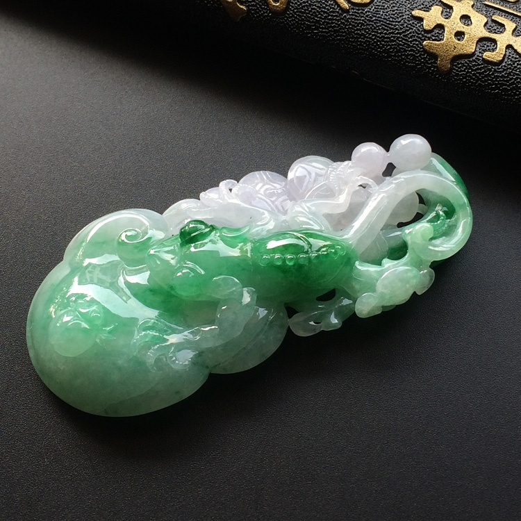 糯冰种飘翠今非昔比挂件