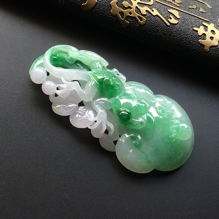 糯冰种飘翠今非昔比挂件