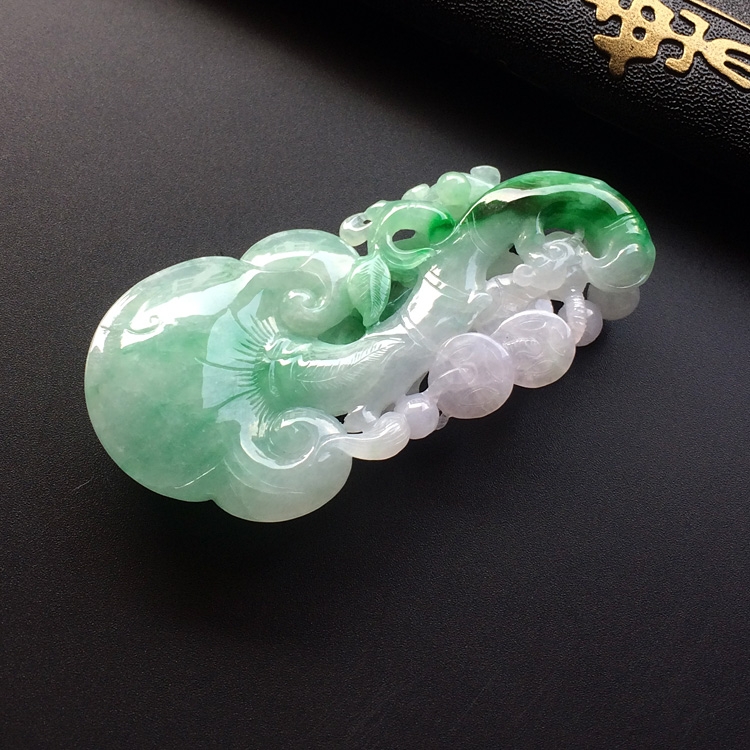 糯冰种飘翠今非昔比挂件