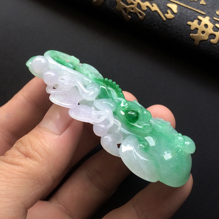 糯冰种飘翠今非昔比挂件