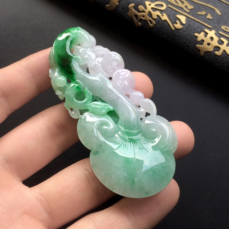 糯冰种飘翠今非昔比挂件