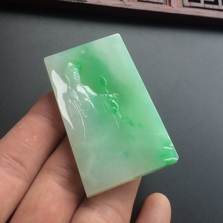 (高松峰大师作品)（超值推荐）糯冰种飘翠观音挂件