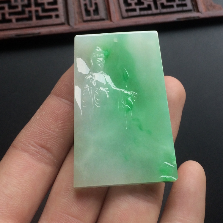 (高松峰大师作品)（超值推荐）糯冰种飘翠观音挂件