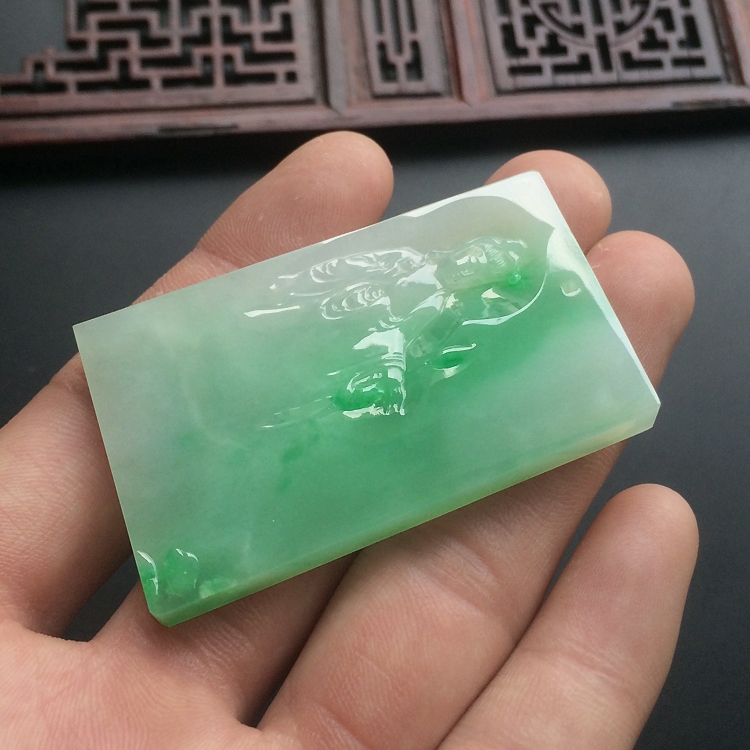 (高松峰大师作品)（超值推荐）糯冰种飘翠观音挂件