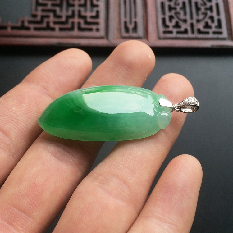 （超值推荐）糯冰种飘翠福瓜挂件