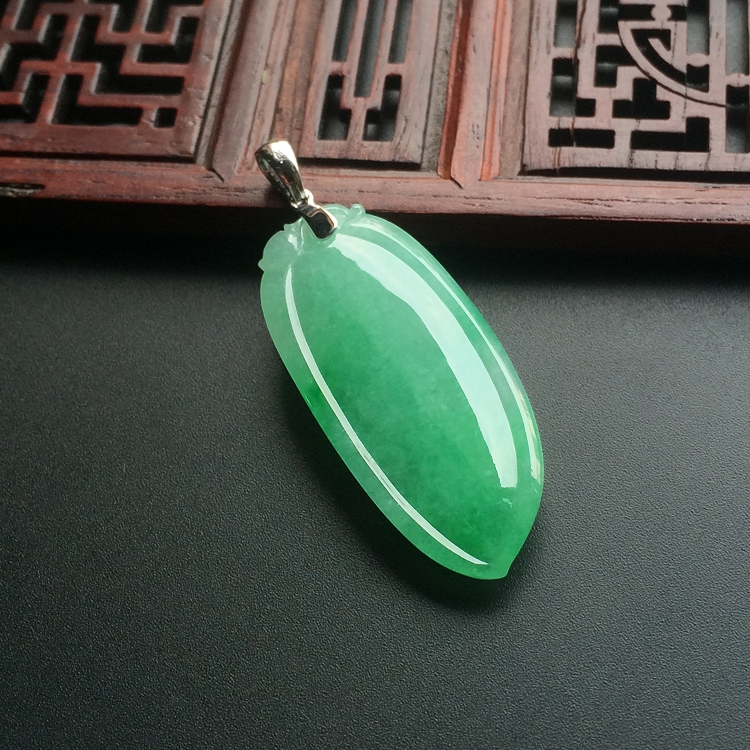 （超值推荐）糯冰种飘翠福瓜挂件
