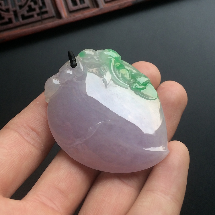 （超值推荐）糯冰种春带彩寿桃挂件