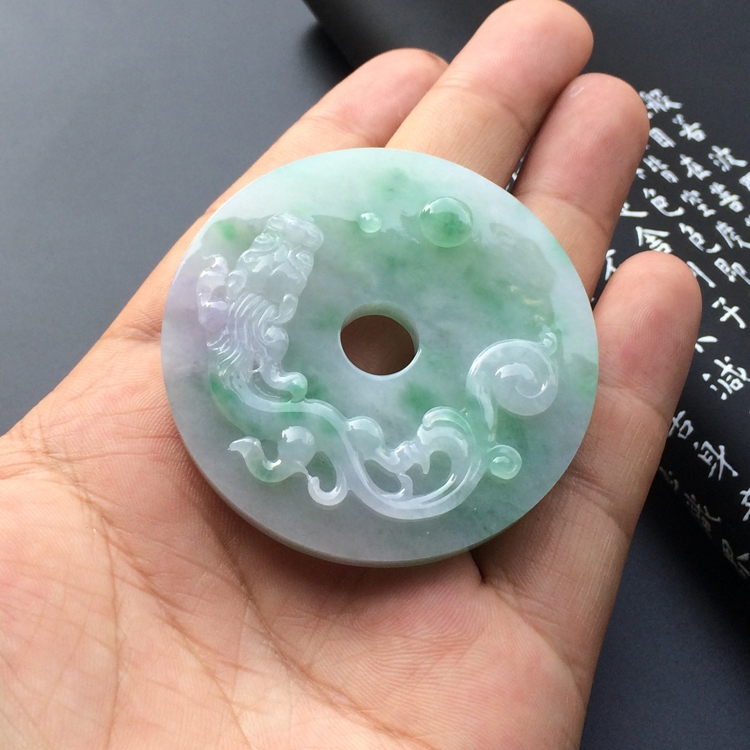 糯冰种淡春带彩螭龙牌挂件