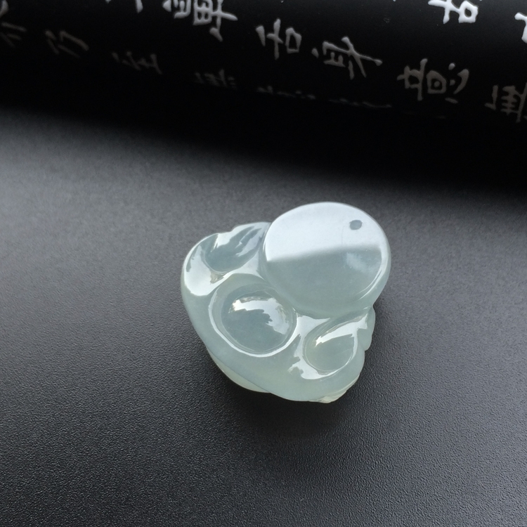 冰种淡晴水玉佛挂件