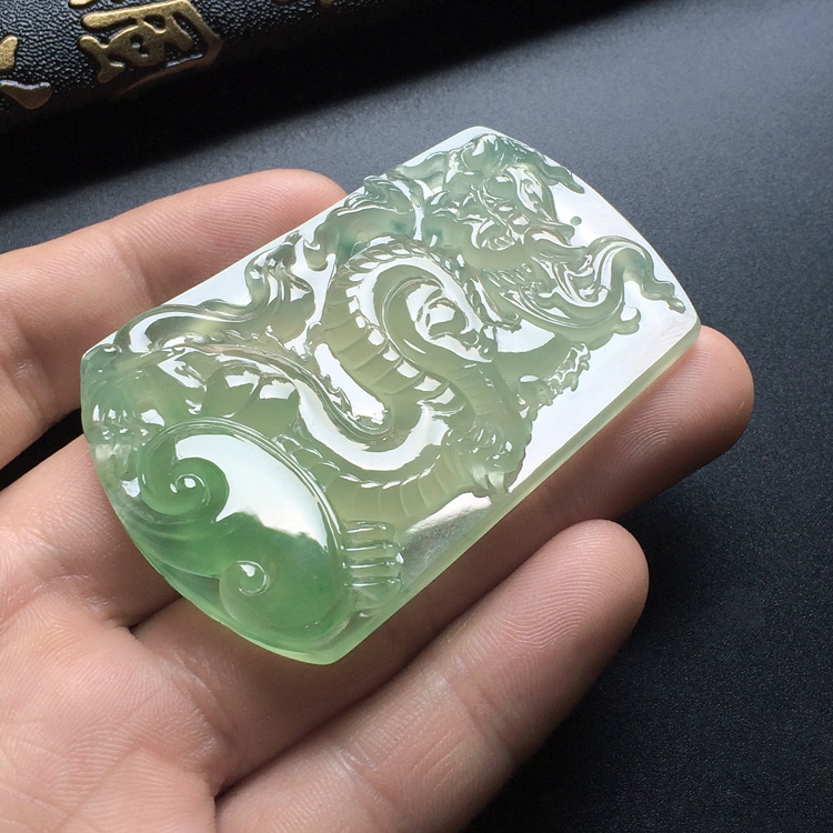 （超值推荐）冰玻种晴水略飘花龙牌挂件