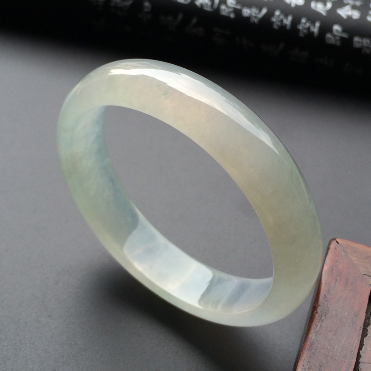 (超值推荐)冰种淡晴水贵妃手镯(53.3-48.5mm)