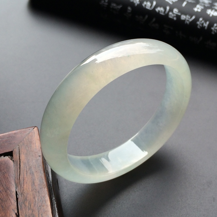 (超值推荐)冰种淡晴水贵妃手镯(53.3-48.5mm)