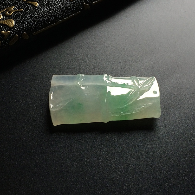 糯冰种略飘翠节节高挂件