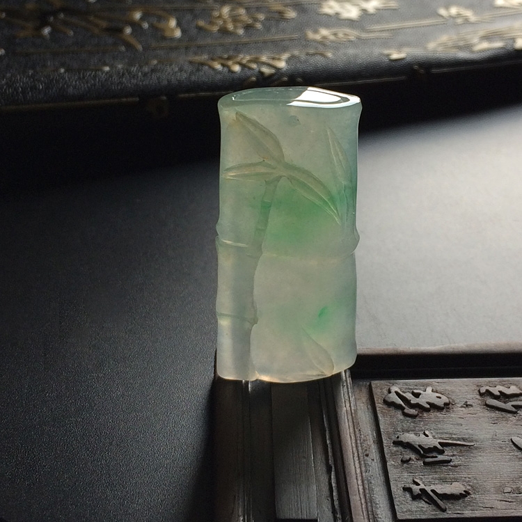 糯冰种略飘翠节节高挂件