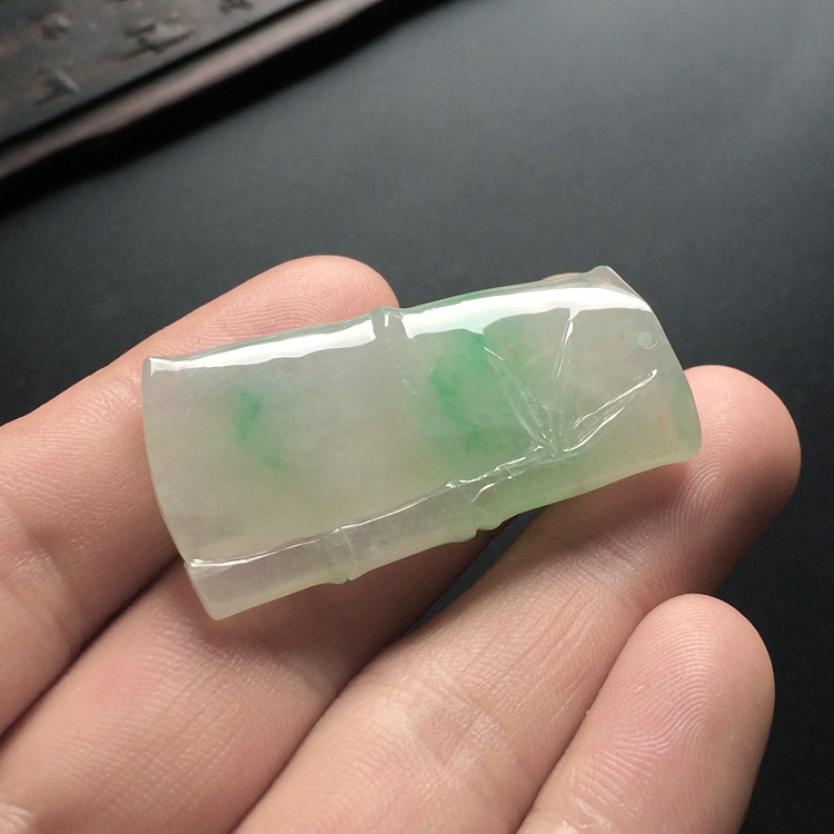 糯冰种略飘翠节节高挂件