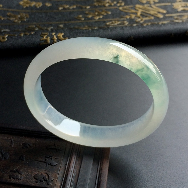 冰种飘花贵妃镯(55.3-47.7mm)