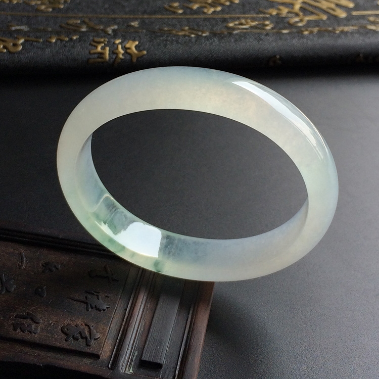 冰种飘花贵妃镯(55.3-47.7mm)