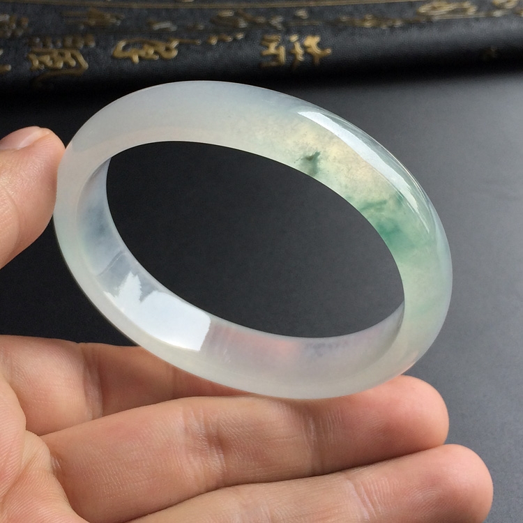冰种飘花贵妃镯(55.3-47.7mm)