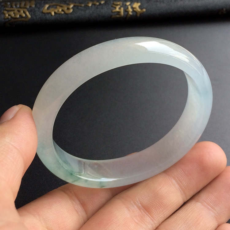 冰种飘花贵妃镯(55.3-47.7mm)