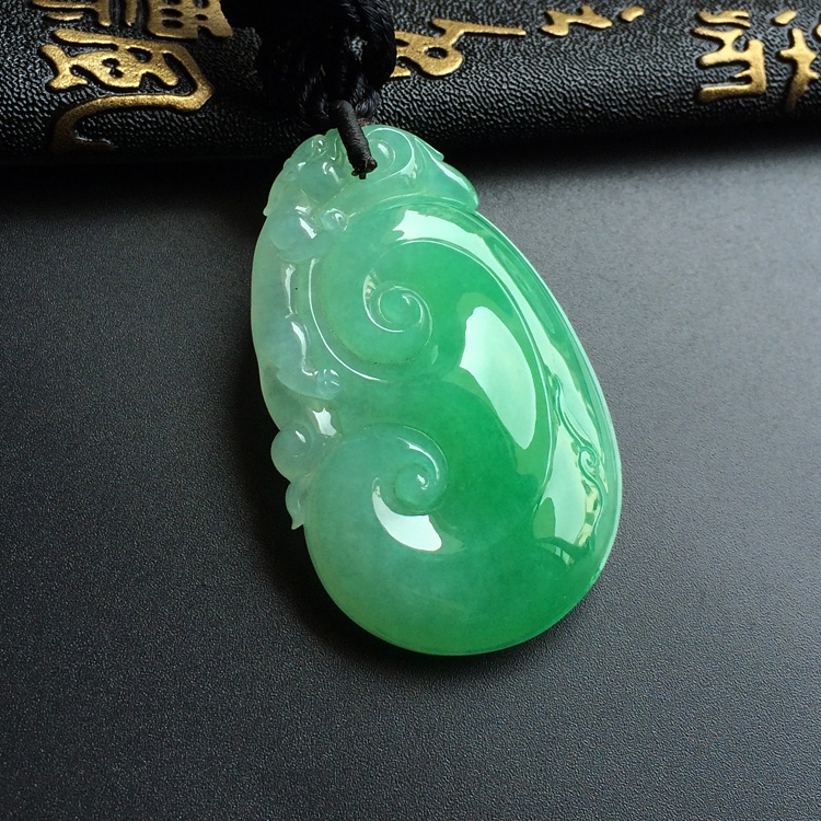 糯冰种绿晴水如意挂件