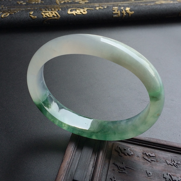 （超值推荐）冰种飘花贵妃镯（56.5mm-46.4mm）