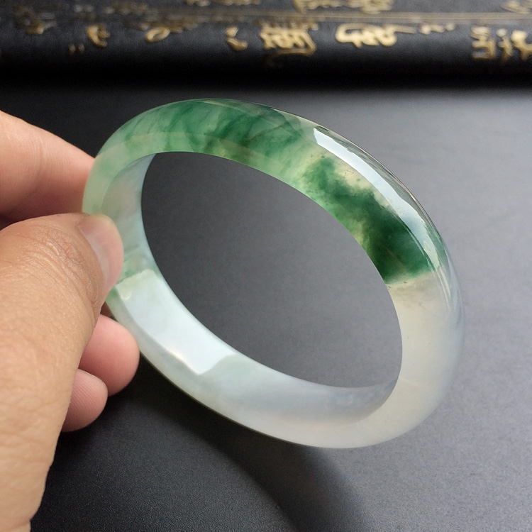 （超值推荐）冰种飘花贵妃镯（56.5mm-46.4mm）