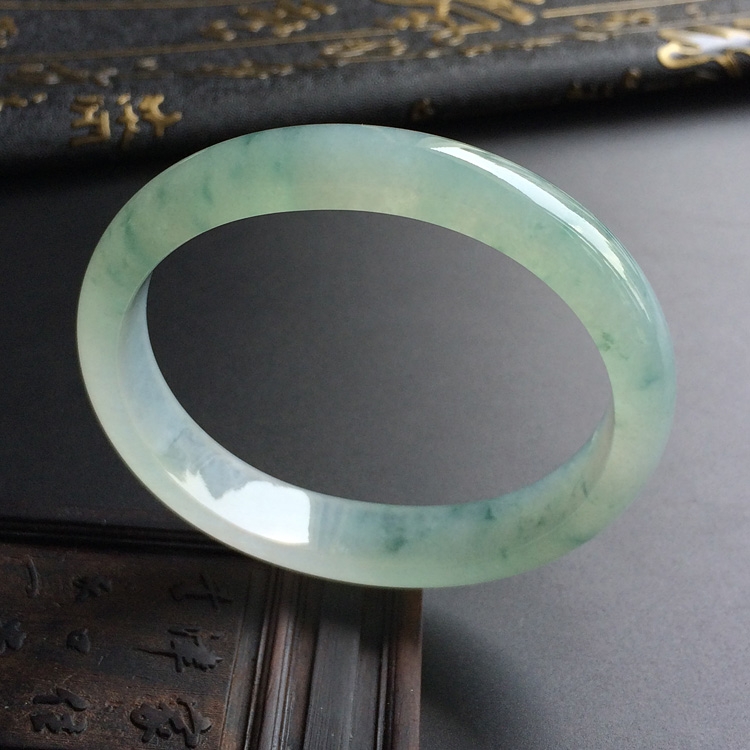 （超值推荐）冰种略飘花贵妃镯（57.4mm-52mm）
