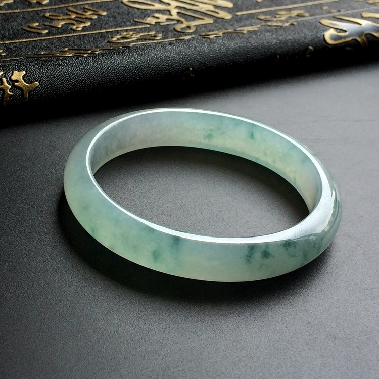 （超值推荐）冰种略飘花贵妃镯（57.4mm-52mm）