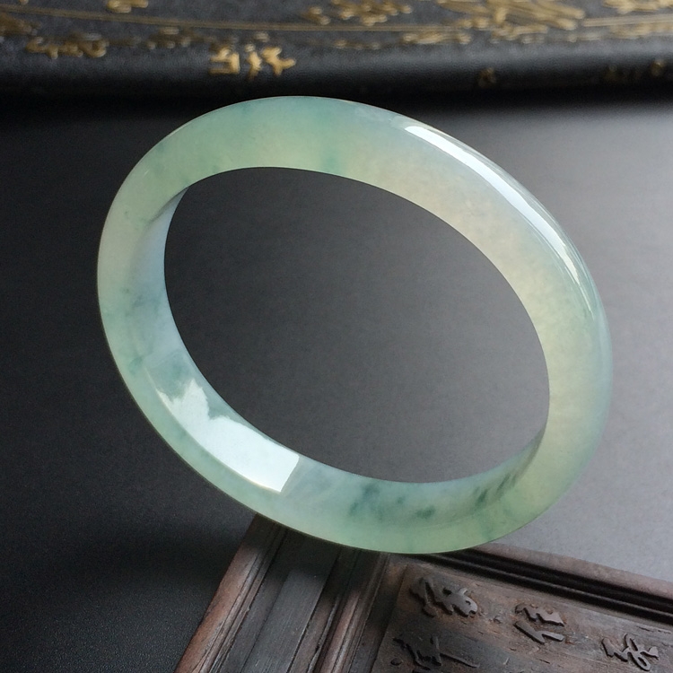 （超值推荐）冰种略飘花贵妃镯（57.4mm-52mm）
