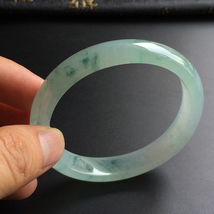 （超值推荐）冰种略飘花贵妃镯（57.4mm-52mm）