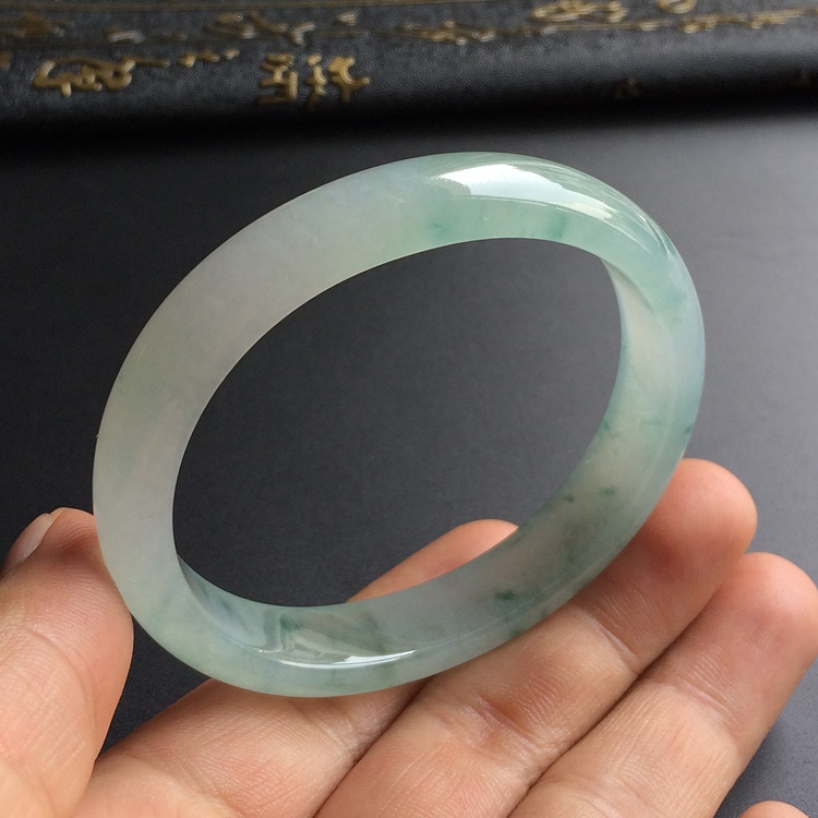 （超值推荐）冰种略飘花贵妃镯（57.4mm-52mm）