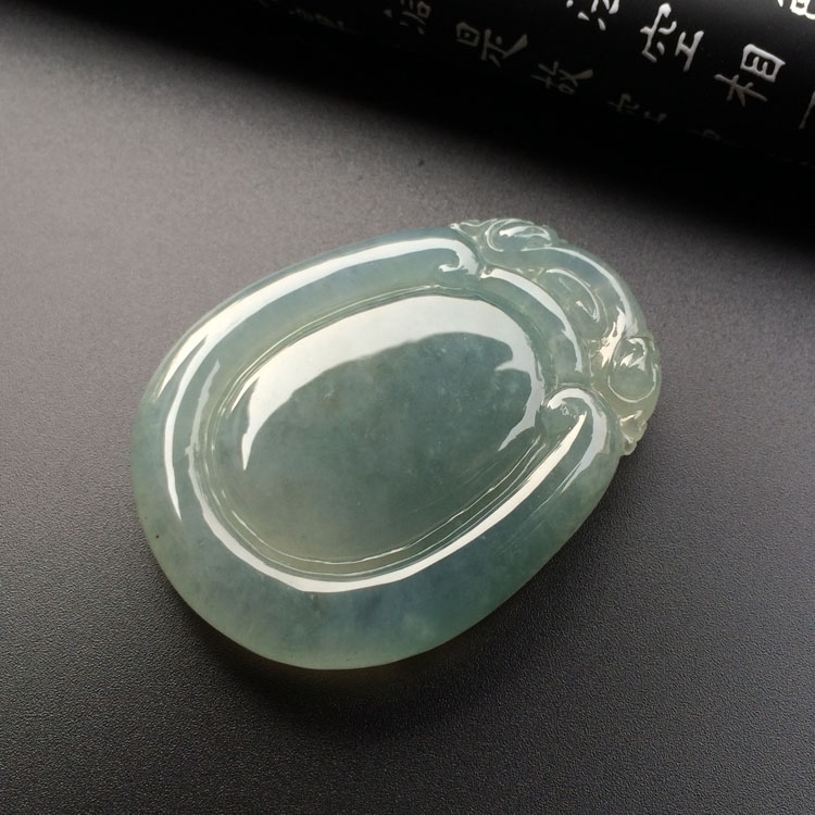 (超值推荐)糯冰种晴水仿古龙牌挂件