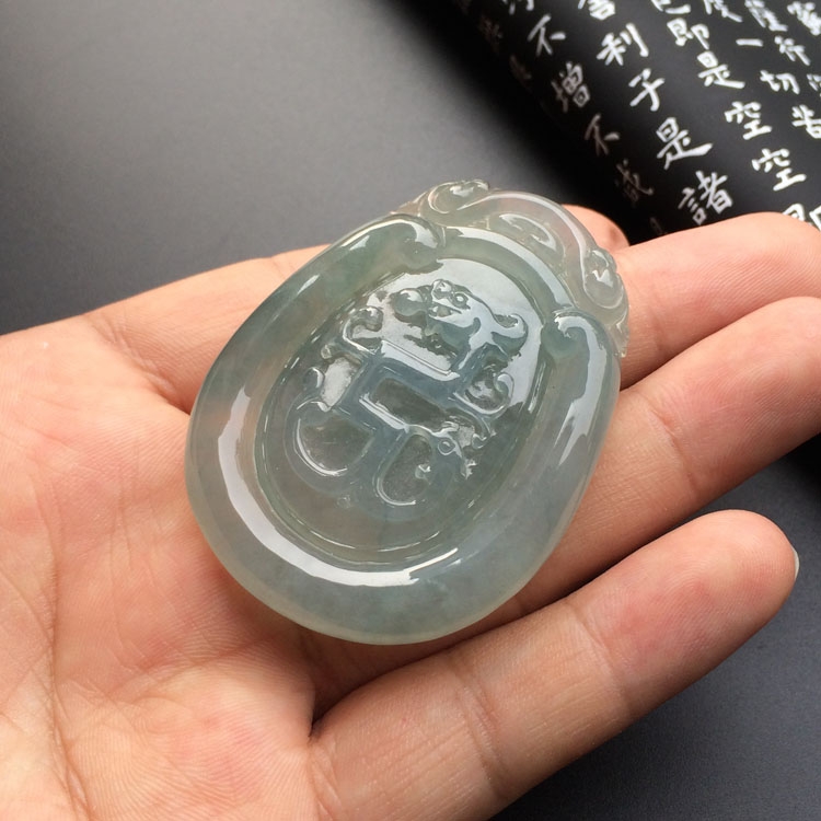 (超值推荐)糯冰种晴水仿古龙牌挂件