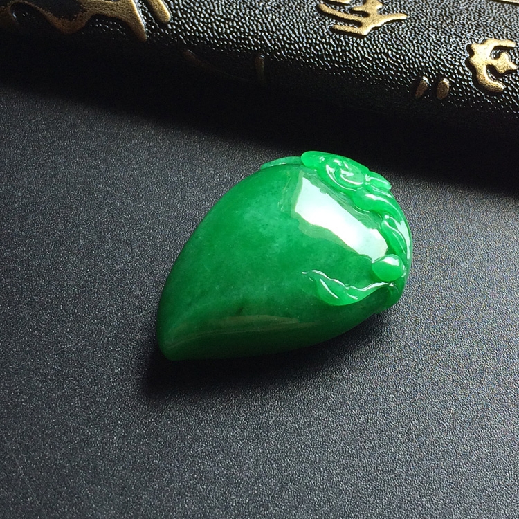 （超值推荐）糯冰种阳绿寿桃挂件