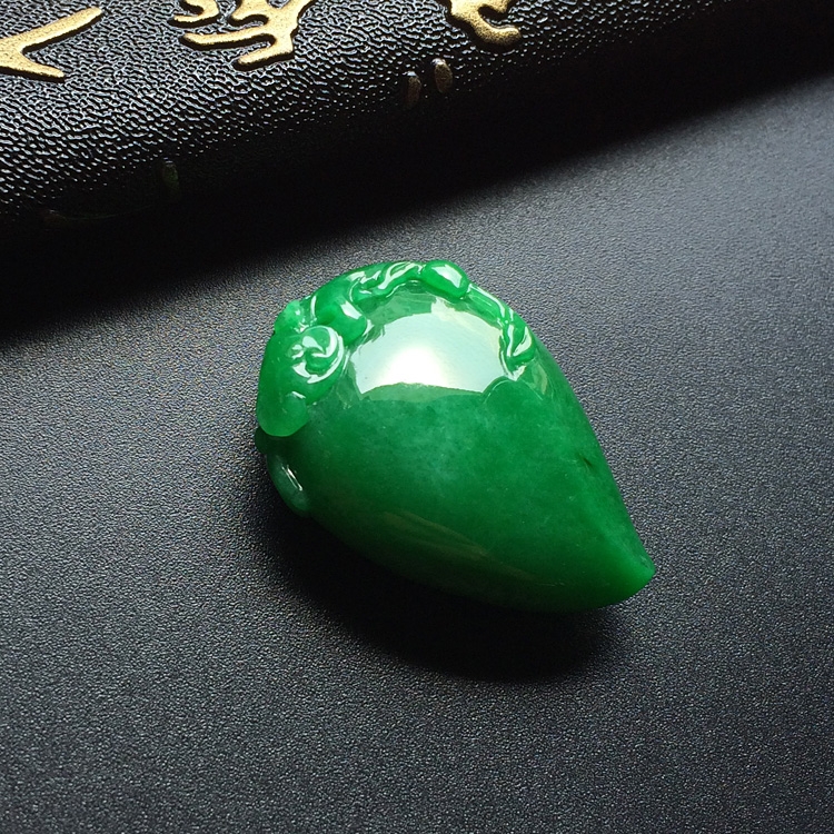 （超值推荐）糯冰种阳绿寿桃挂件