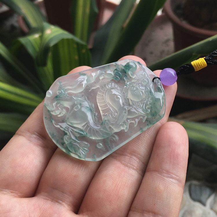 (超值推荐)玻璃种飘花龙牌挂件