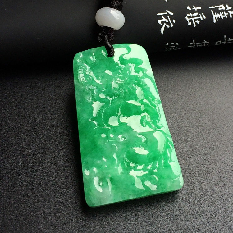（超值推荐）糯冰种翠色龙牌挂件