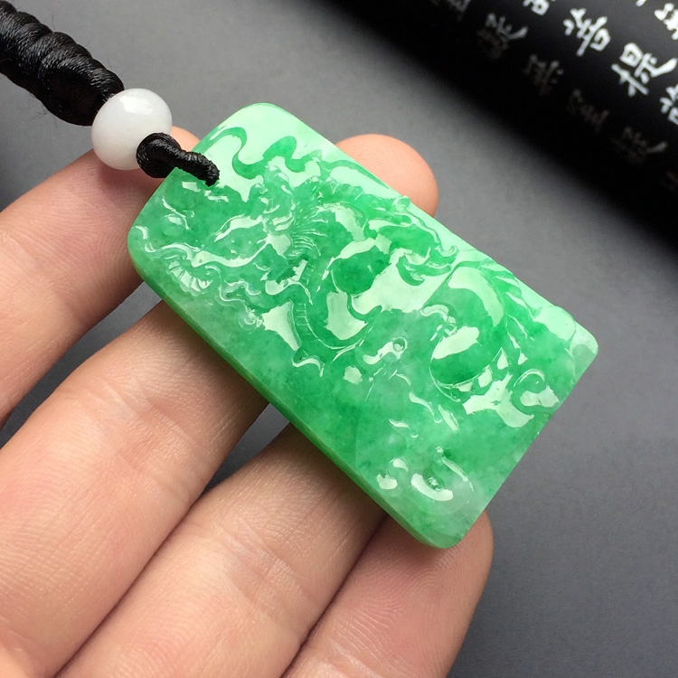 （超值推荐）糯冰种翠色龙牌挂件