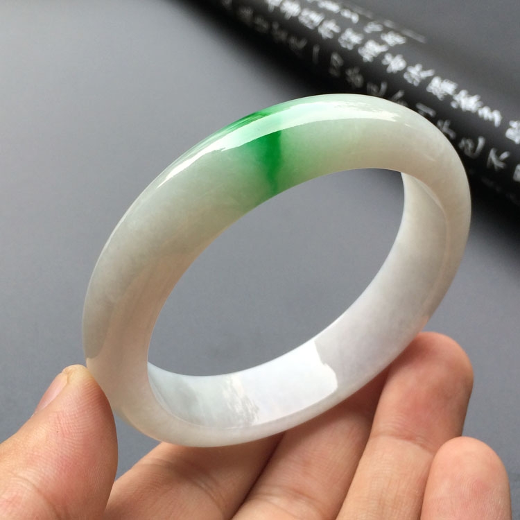 （超值推荐）糯冰种飘阳绿手镯（56.4mm）
