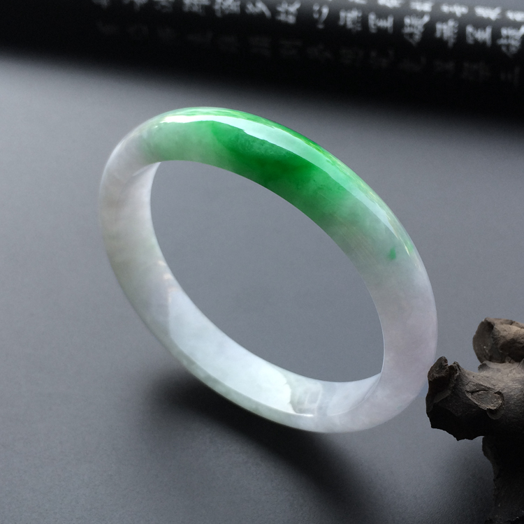 (超值推荐)糯冰种飘阳绿贵妃镯（54.8mm-48.5mm）