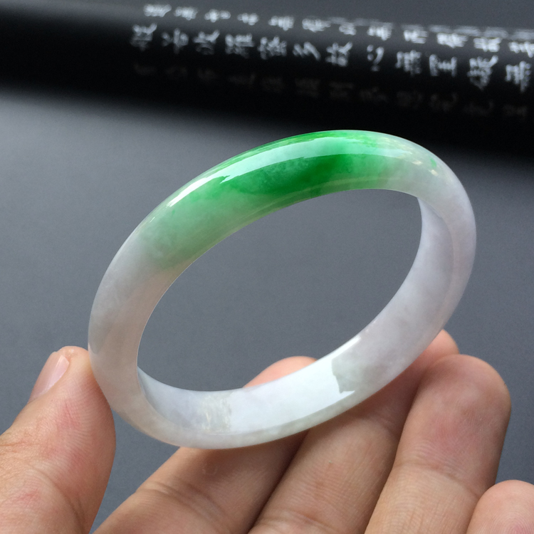 (超值推荐)糯冰种飘阳绿贵妃镯（54.8mm-48.5mm）