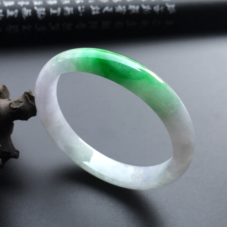 (超值推荐)糯冰种飘阳绿贵妃镯（54.8mm-48.5mm）