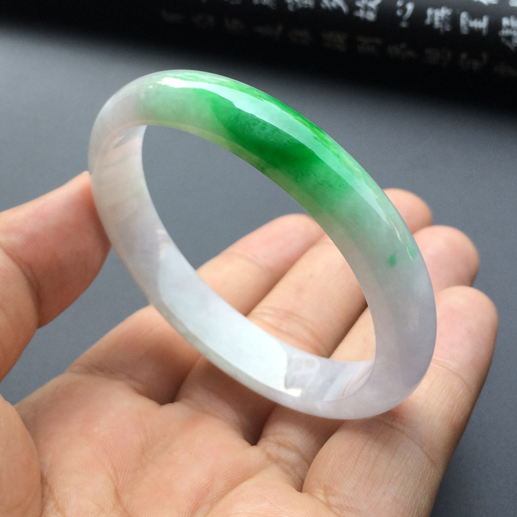 (超值推荐)糯冰种飘阳绿贵妃镯（54.8mm-48.5mm）