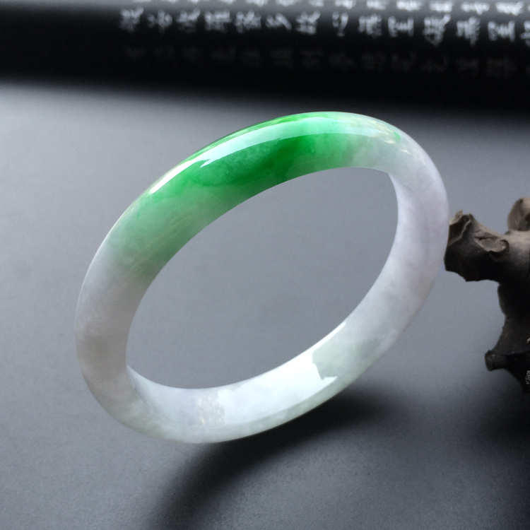(超值推荐)糯冰种飘阳绿贵妃镯（54.8mm-48.5mm）