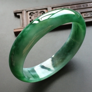 (超值推荐)糯冰种浓绿贵妃镯(56.6mm-50.5mm)