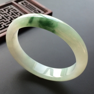 (超值推荐)糯冰种飘花贵妃镯(54.6mm-48.1mm)