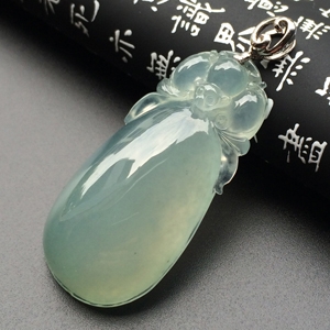 冰种晴水福瓜挂件