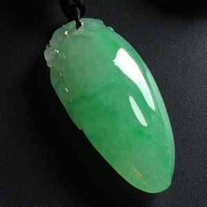 糯冰种飘翠福瓜挂件