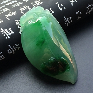 (超值推荐)糯冰种飘翠福瓜挂件