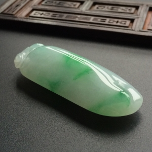 (超值推荐)糯冰种飘翠福瓜挂件